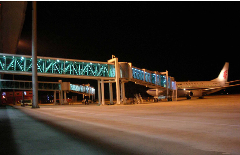 登機(jī)橋.jpg